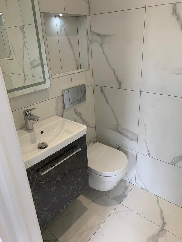 bathrom1.jpg