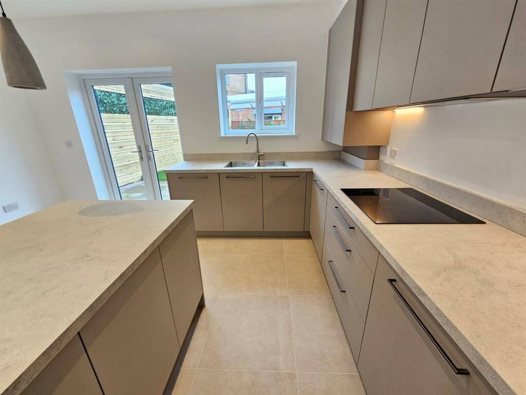 KITCHEN/DINER/LIVING AREA