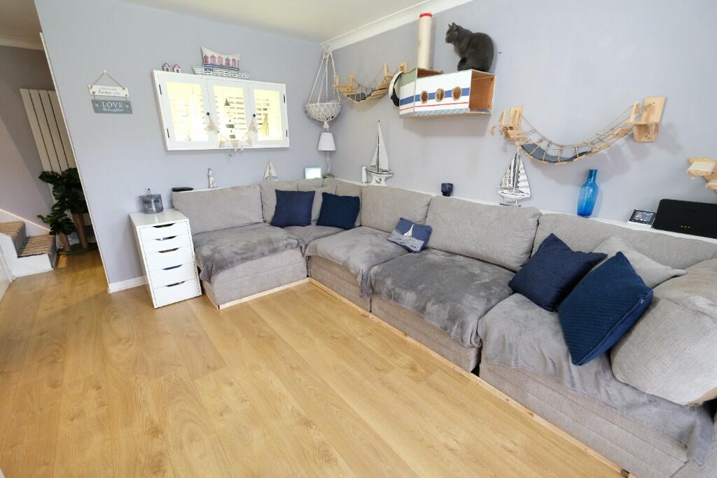 SITTING/DINING ROOM