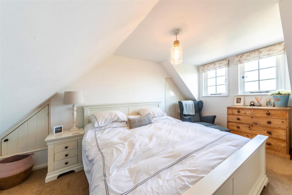 Bumblebee Cottage-2.jpg