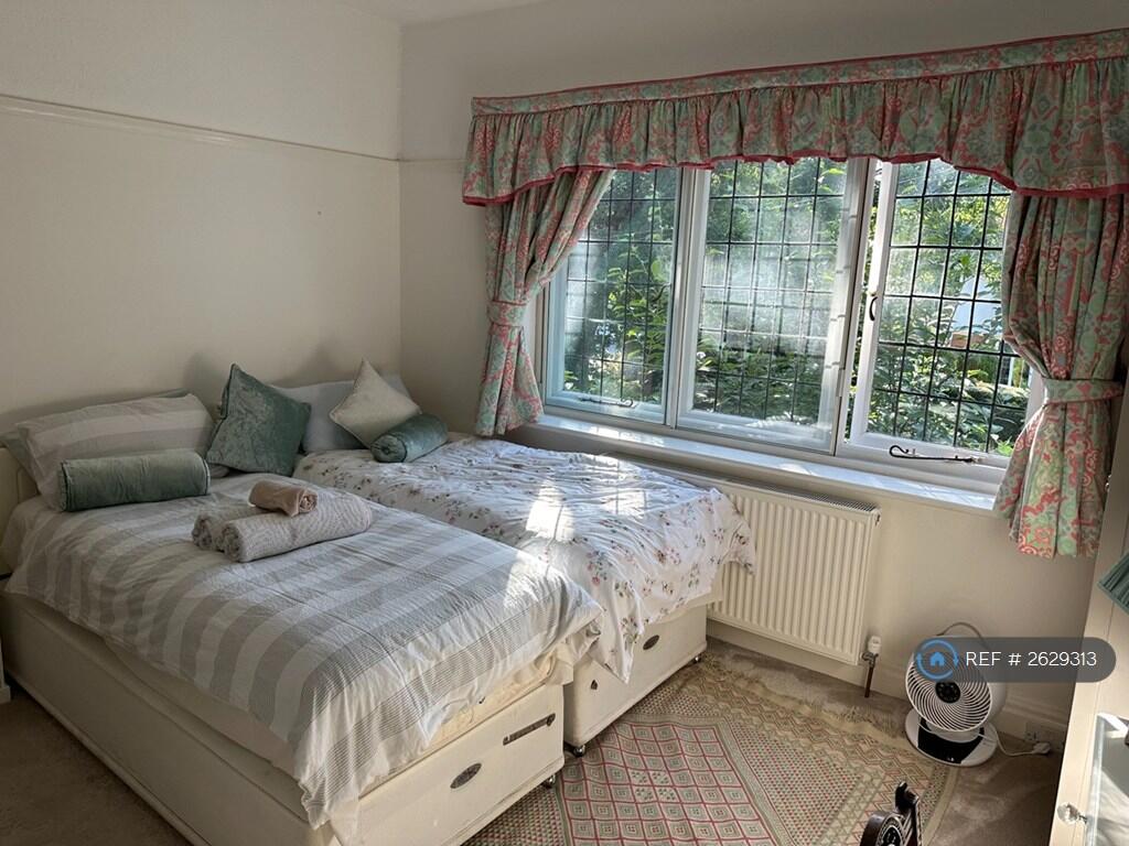 1st Flr Twin/Zip&amp;Link  &amp; Private Bath/Shower &amp; Wc