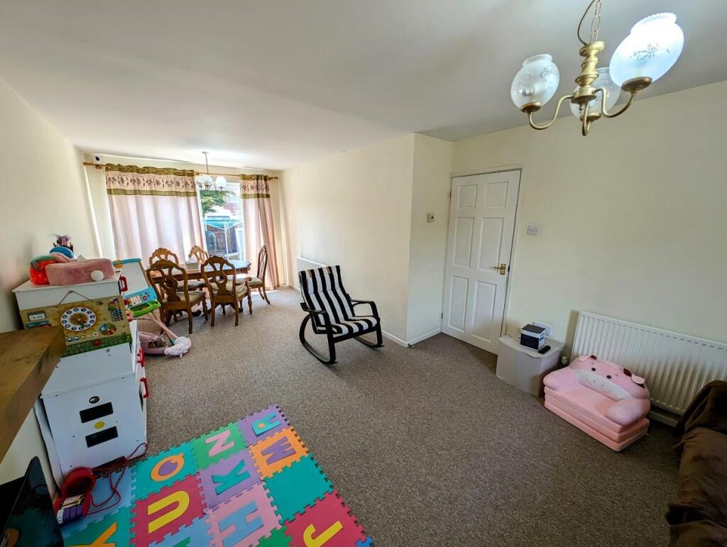 15 Woodchester lounge 3.jpg