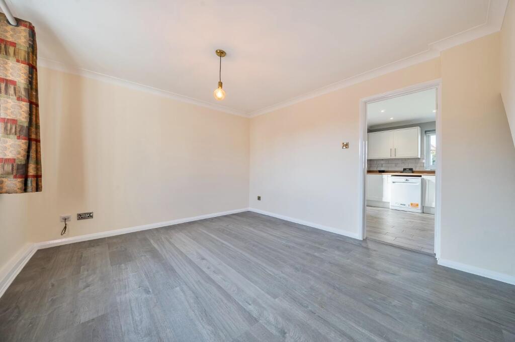 DINING ROOM.jpg
