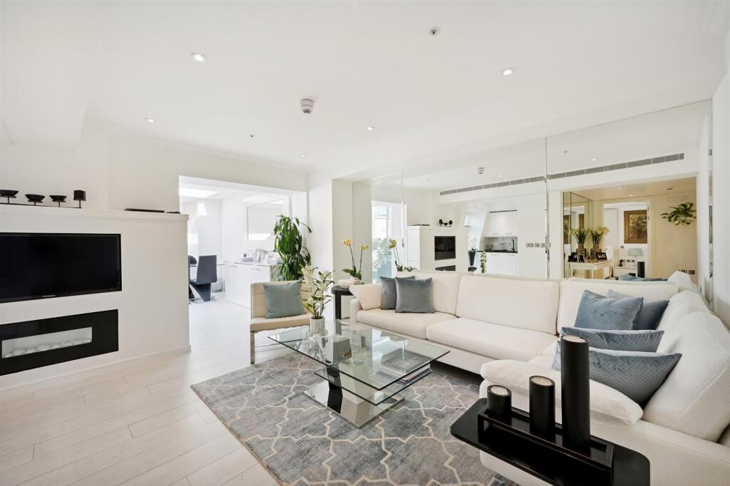 Apartment 14 , Park Lane Place (3).jpg