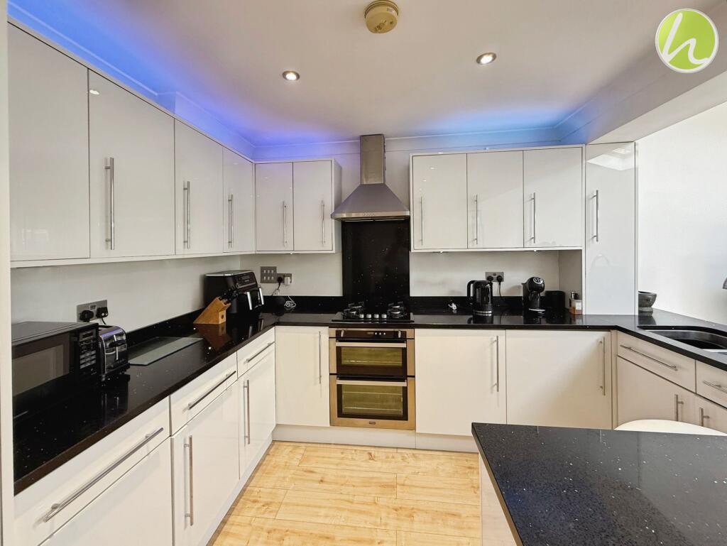 Kitchen/ Dining Room