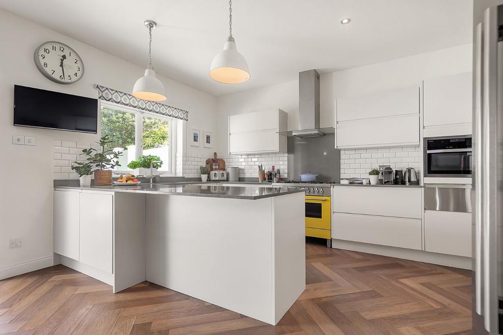 Kitchen (5).jpg