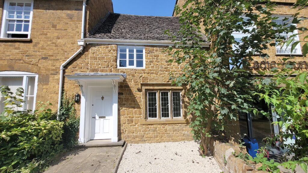 South Bar Street, Banbury, Oxon, OX16 9AB