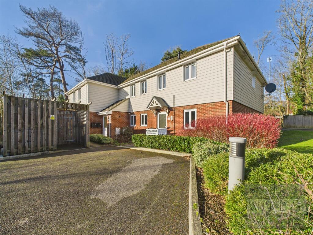 Kings Wood Gate, St. Leonards-On-Sea