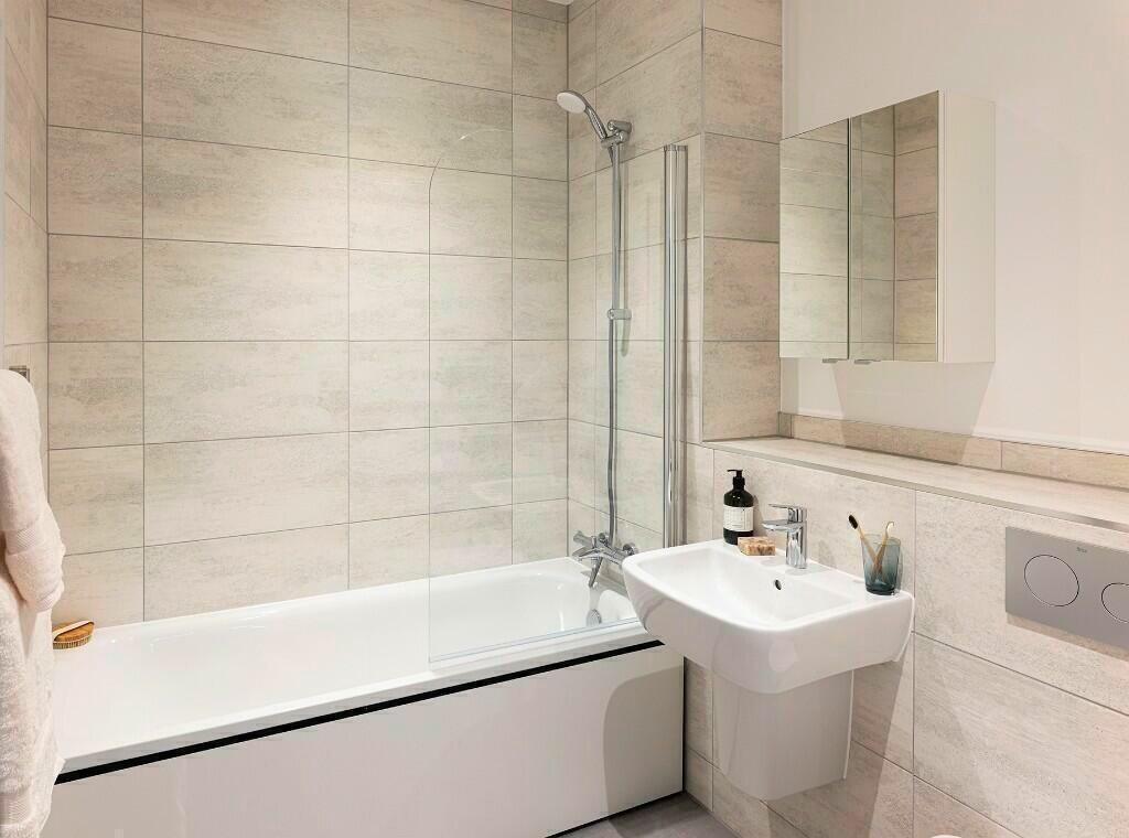 Flat 1505, The Almere, 353 Avebury Boulevard, Milton Keynes, Buckinghamshire, MK9