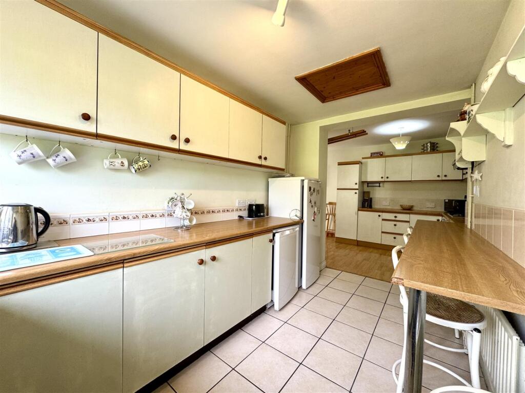 KITCHEN/DINING/FAMILY ROOM