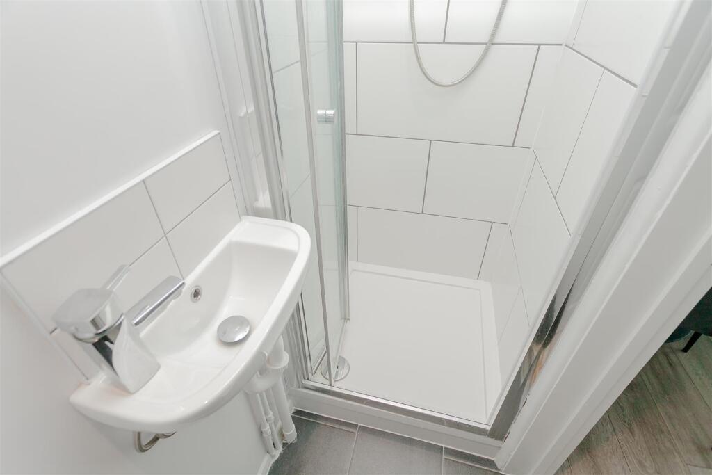 Stanwick Road (12).jpg