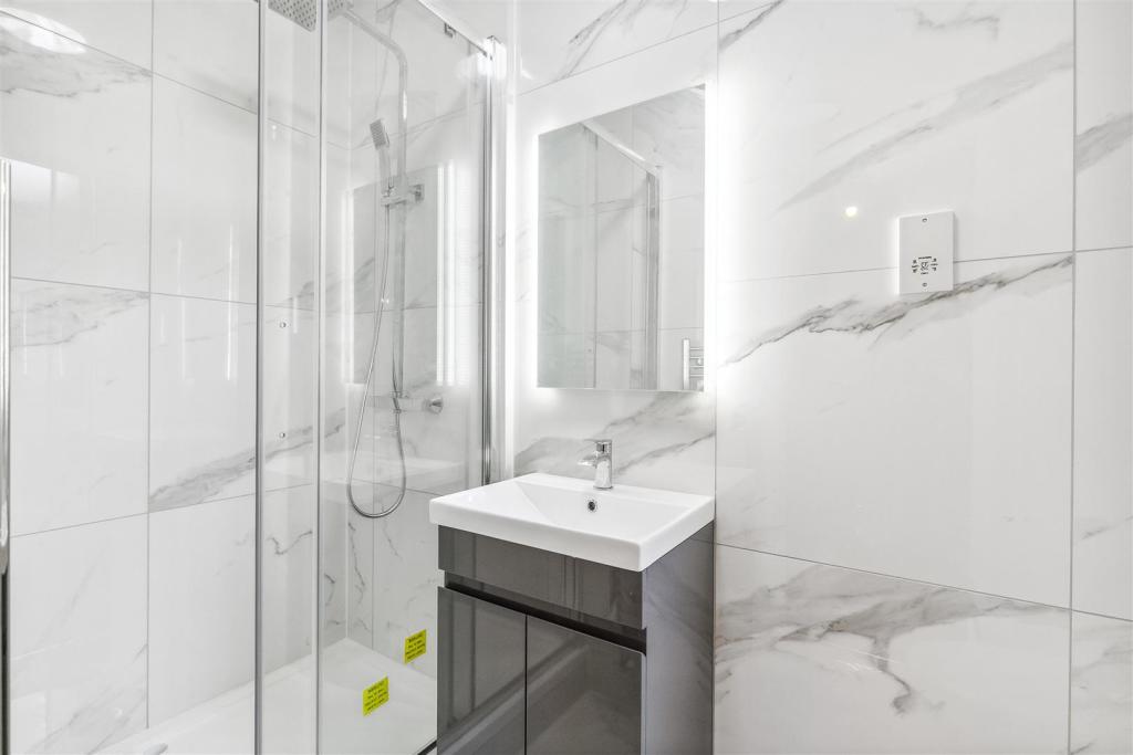 Flat 1, 48 Lambert Road-8.jpg