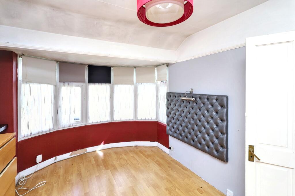 17 Tees Avenue, Perivale, Greenford, UB6 8JH