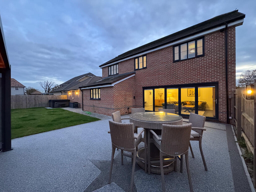 Hart avenue garde...