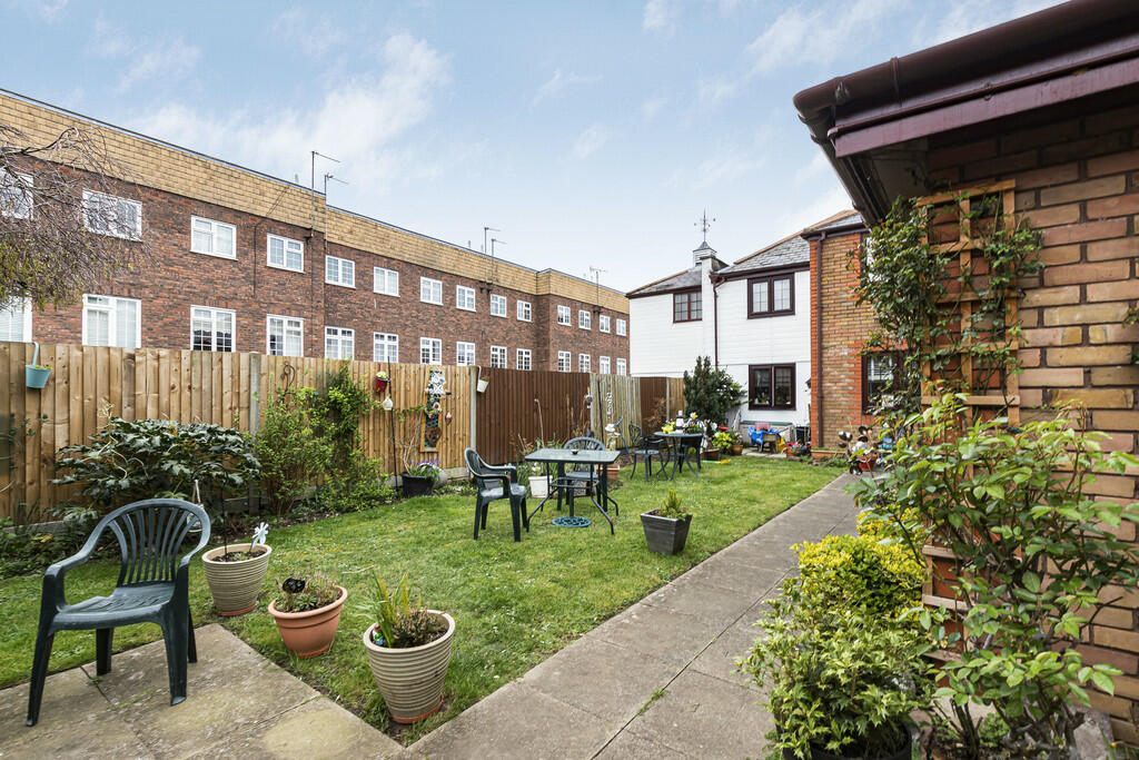 Communal Gardens ...