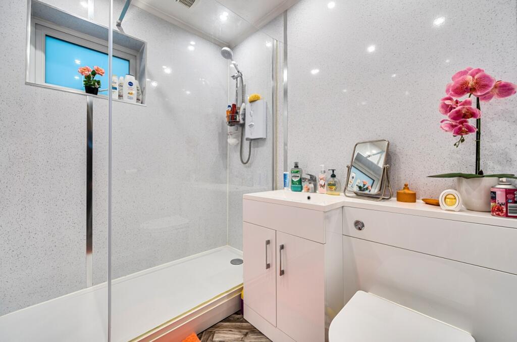 1374465-10-6904e7c40d7fe