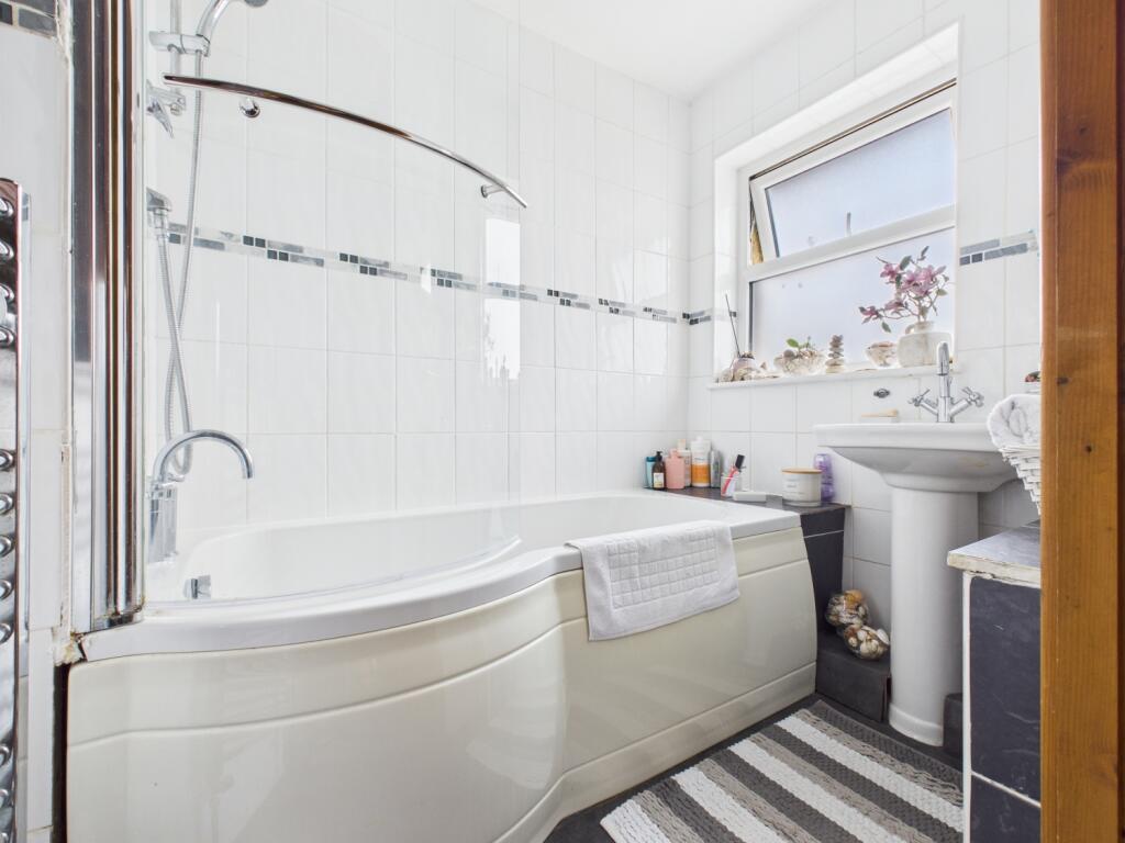 CAM03729G0-PR0085-STILL012