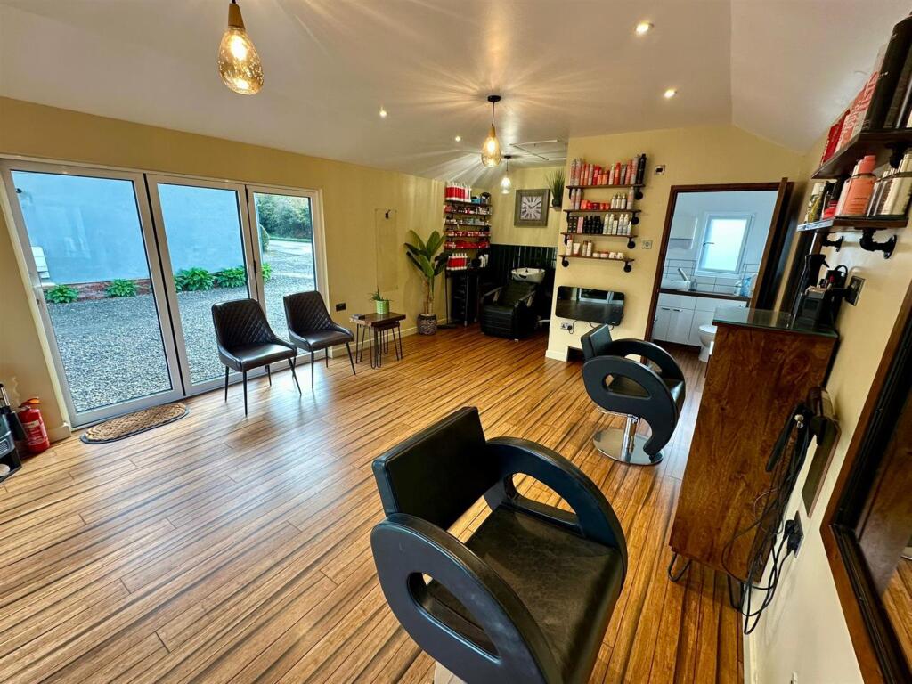 WhatsApp Image 2025-10-31 at 12.18.06_b46b8f7d.jpg