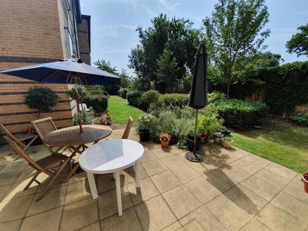 Owners Patio (3).jpg
