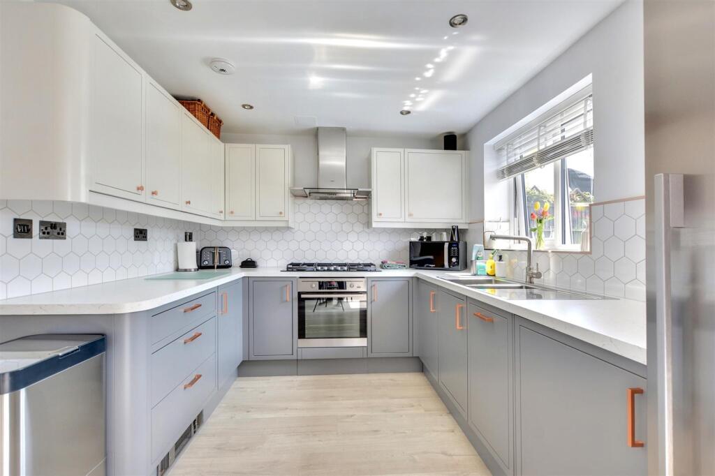 Kitchen: Dining_1.jpeg