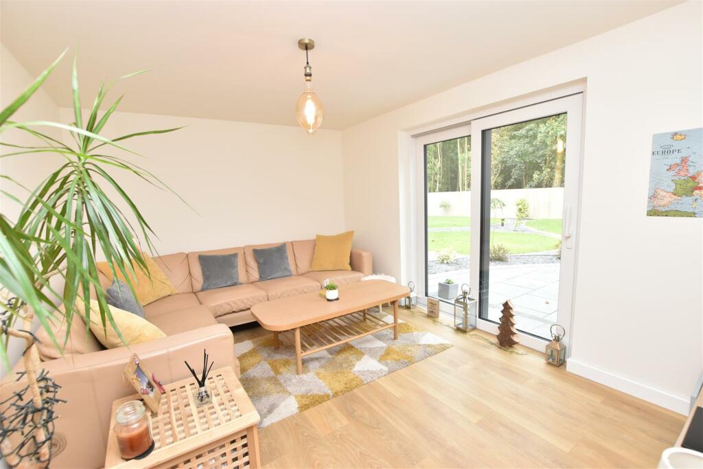 SITTING ROOM (REAR)