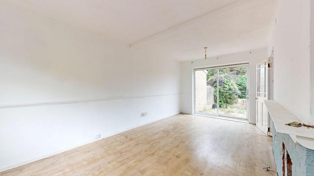 25 Pirbright Crescent, New Addington, Croydon, CR0 0RT