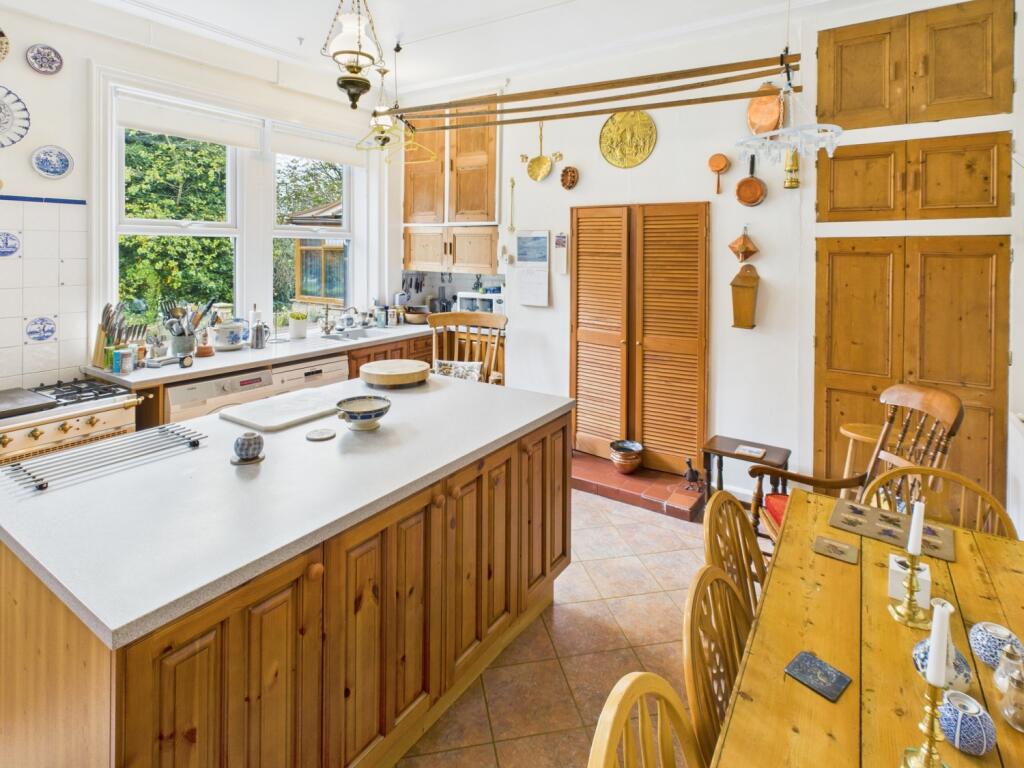 CAM04233G0-PR0042-STILL046