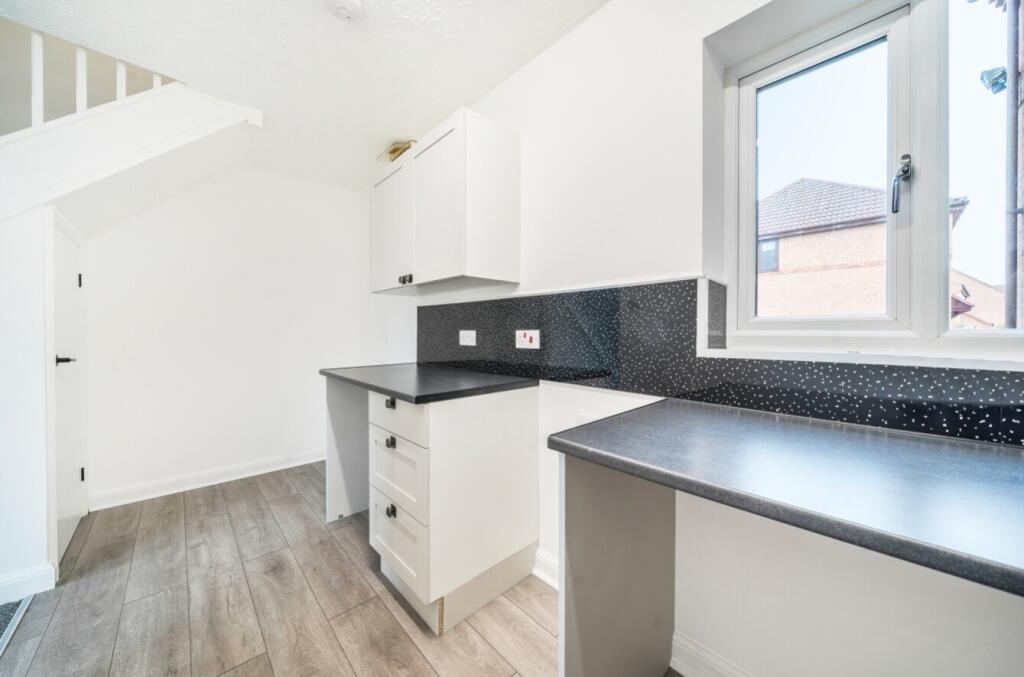 1364859-5-68e7d7239f374