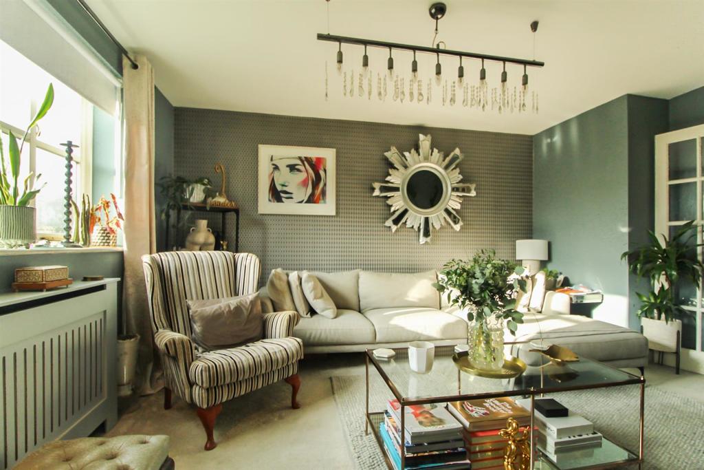 lounge 1.jpg