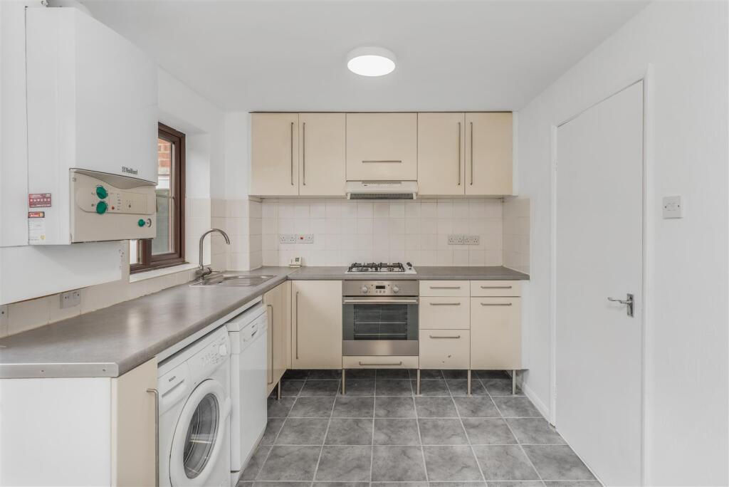 50 Hillside Close, Banbury-6.jpg