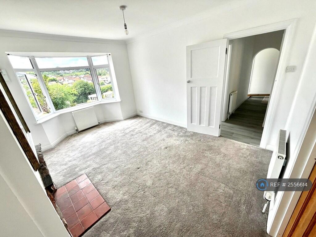 Lounge With Bay Window