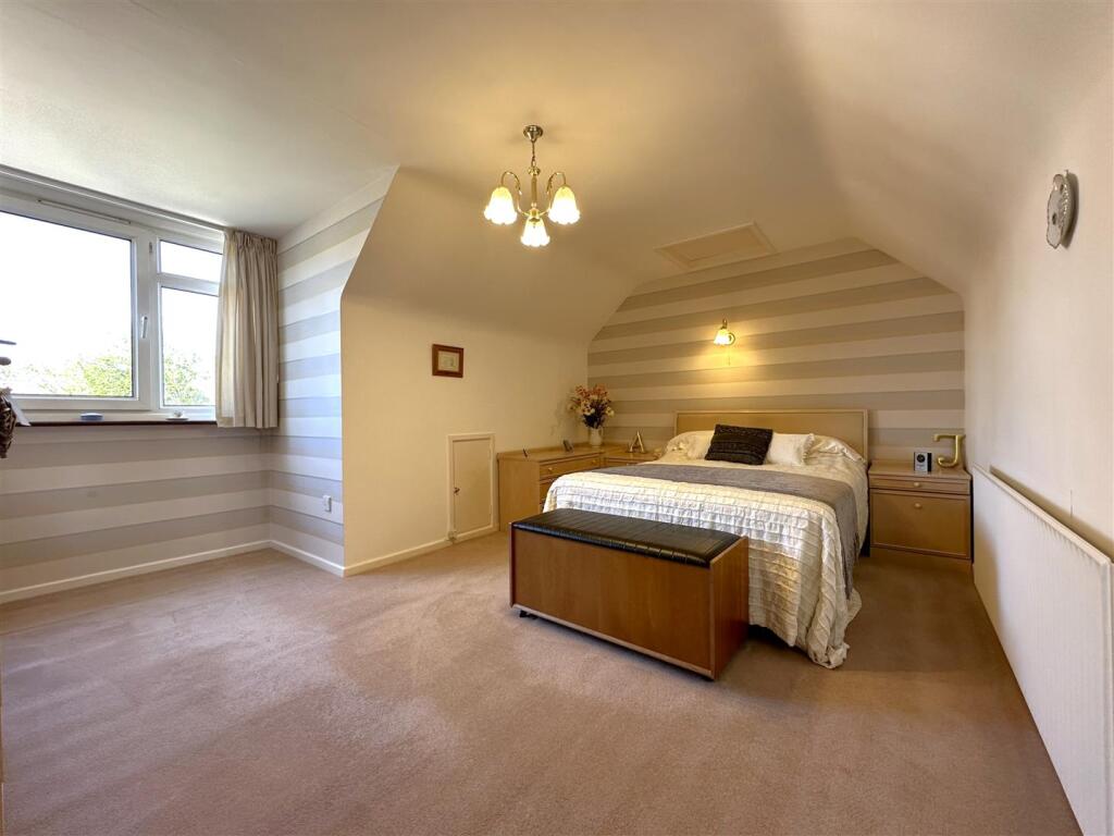 Master Bedroom 862