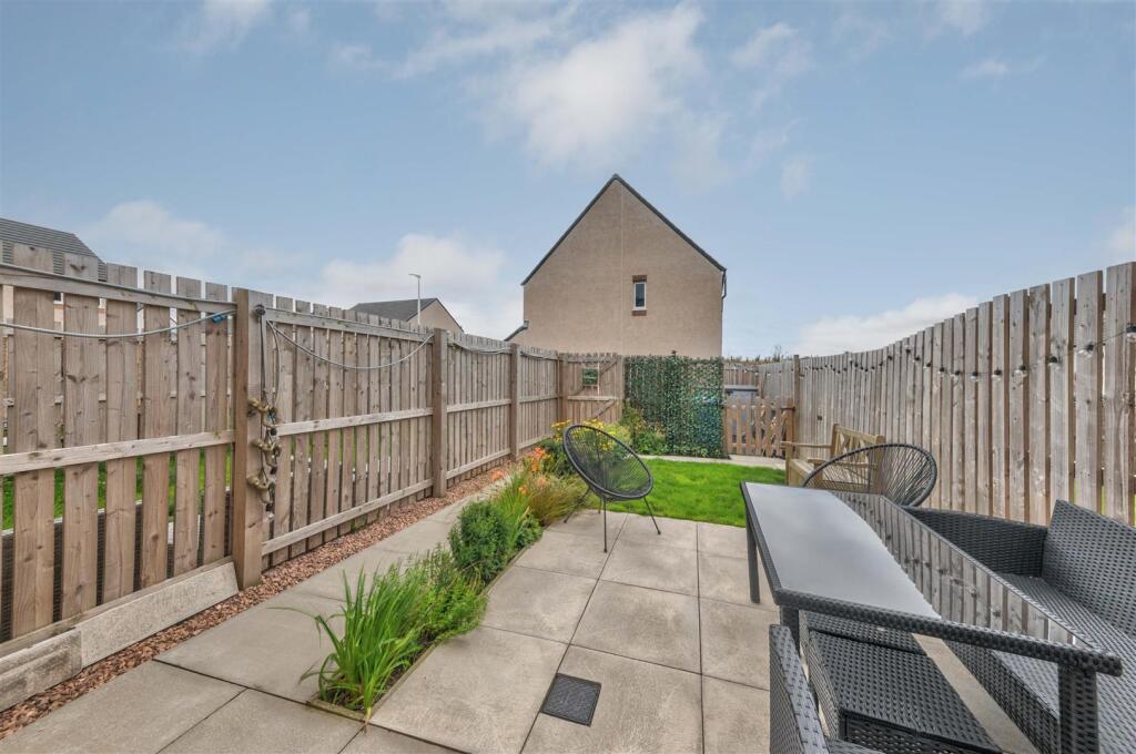 3 Peacehill View Wormit-16.JPG