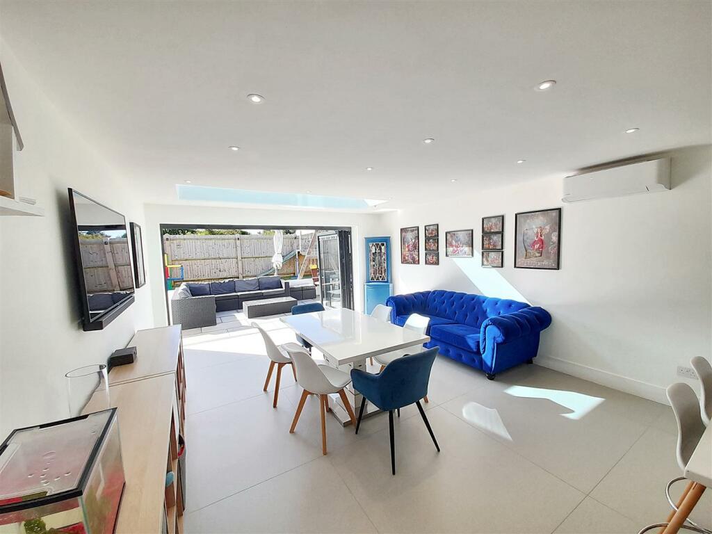 Dining area 1 new.jpg