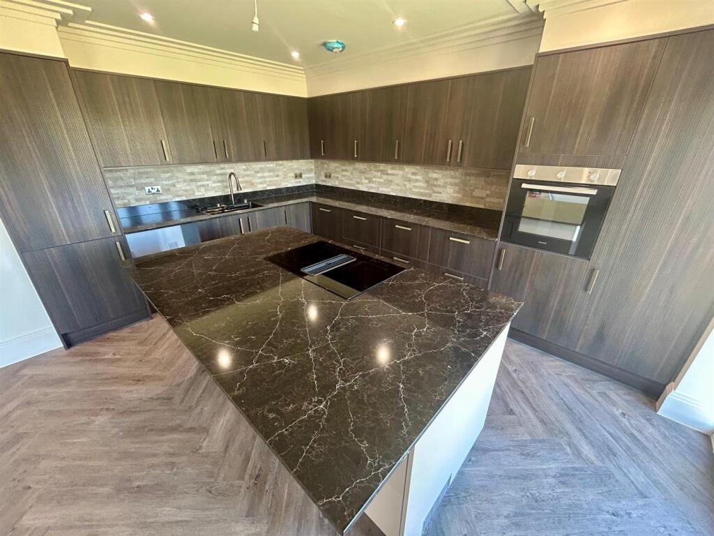 kitchen 2.jpg