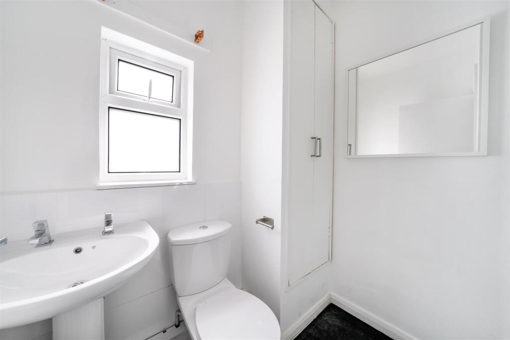 Modern fitted bathroom combined W.C