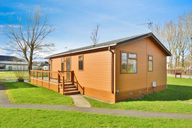 Detached holiday lodge close to ameni...