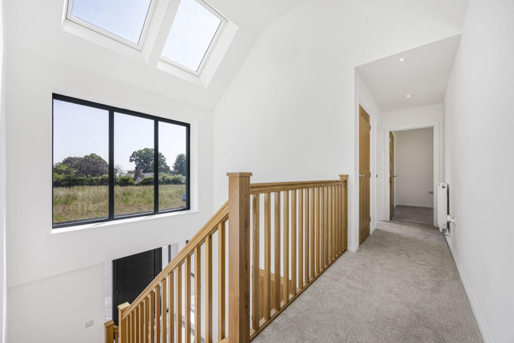 FIRST FLOOR LANDING