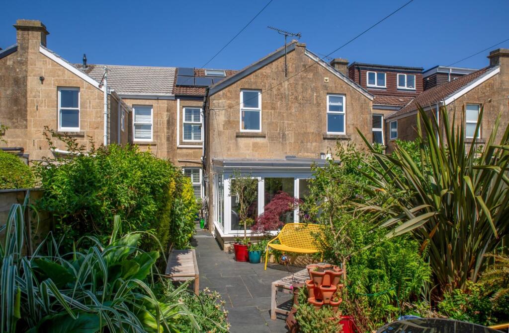 28 Hawthorne Grove-2.jpg