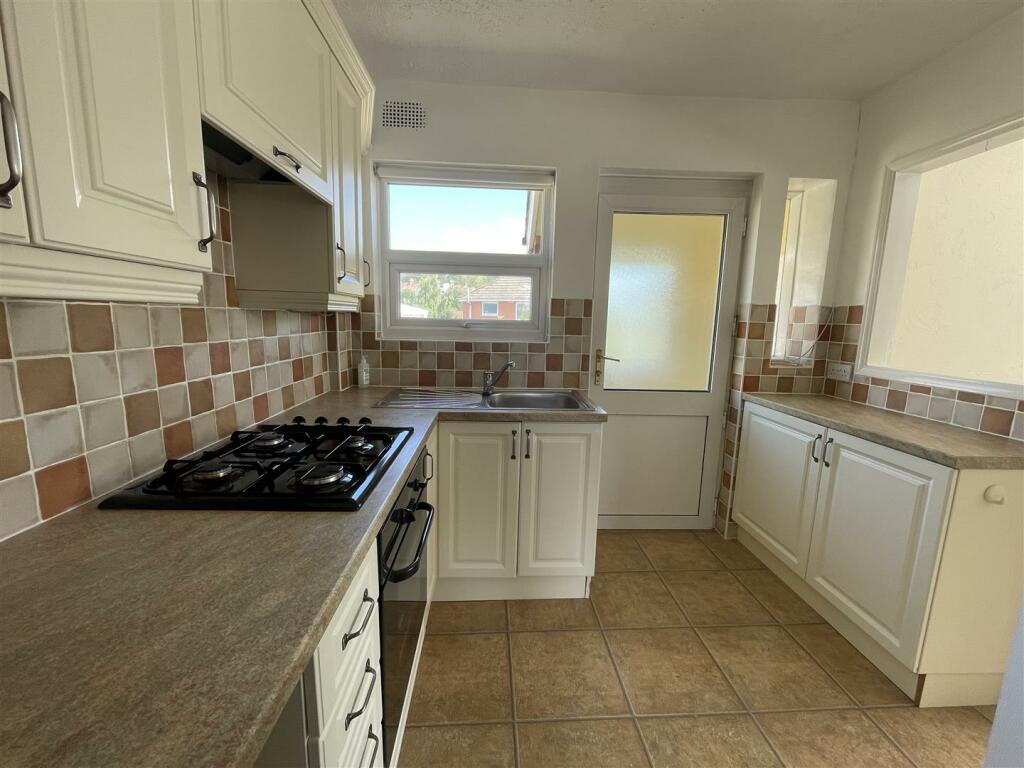Kitchen 2.JPG