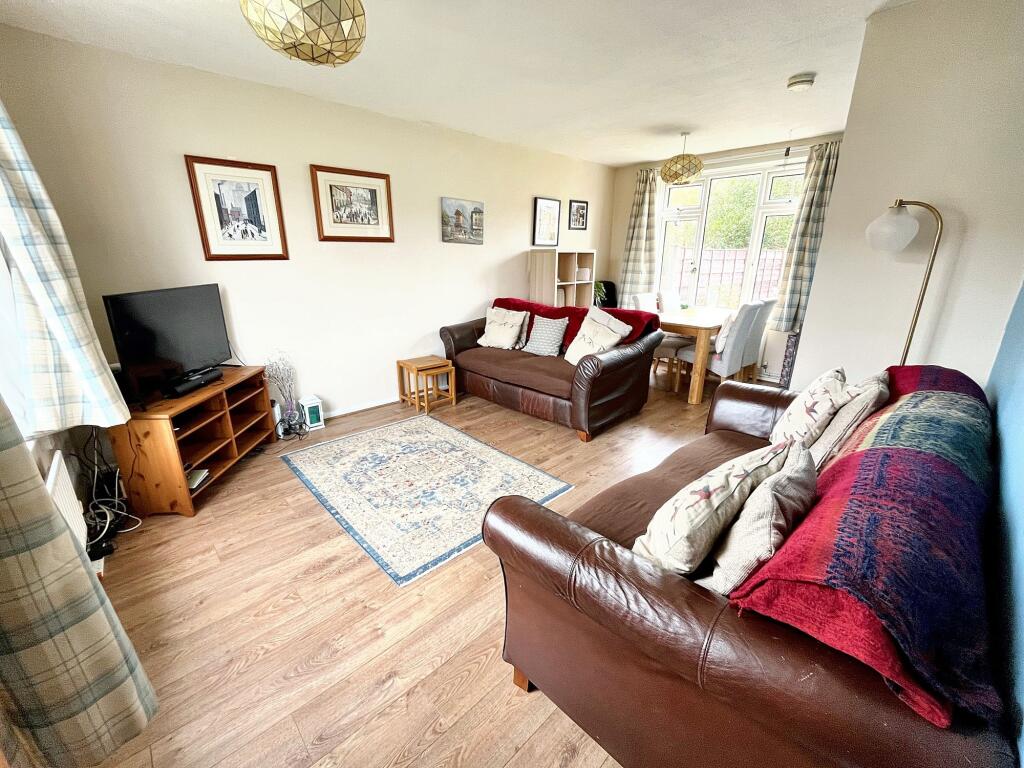 Sunshine Lounge-Dining Room