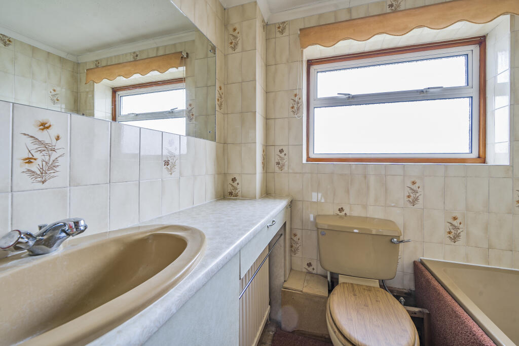 40 Bear Road, Hanworth Village, Feltham, TW13 6RA