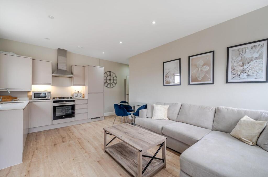 Davidson Frost-Wellings, DFW, Buckingham House Eas