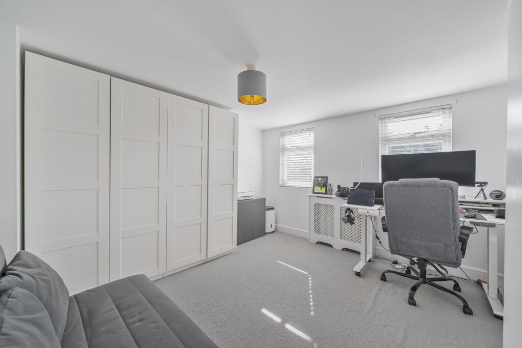 1359611-4-68da7ad...