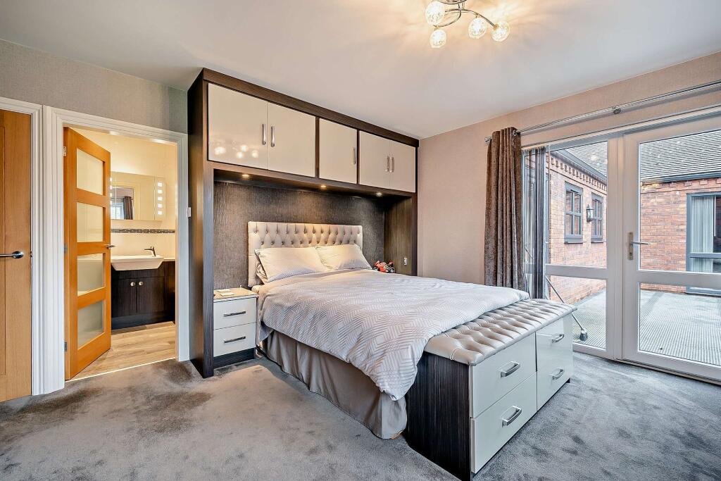 Main Bedroom with Ensuite