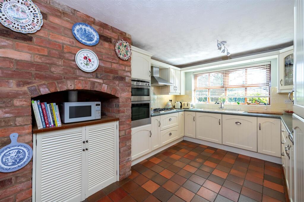 kitchen 1.jpg