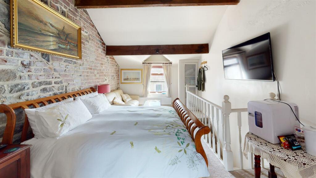 Irish-Bar-Bedroom(1).jpg
