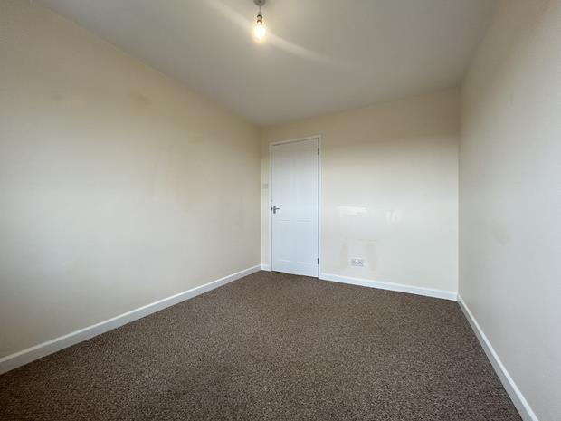 Bedroom 2 (2)