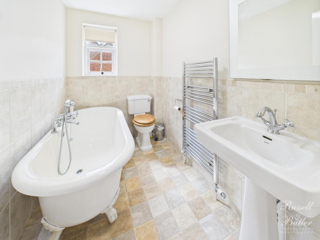 CAM02127G0-PR0321-STILL007