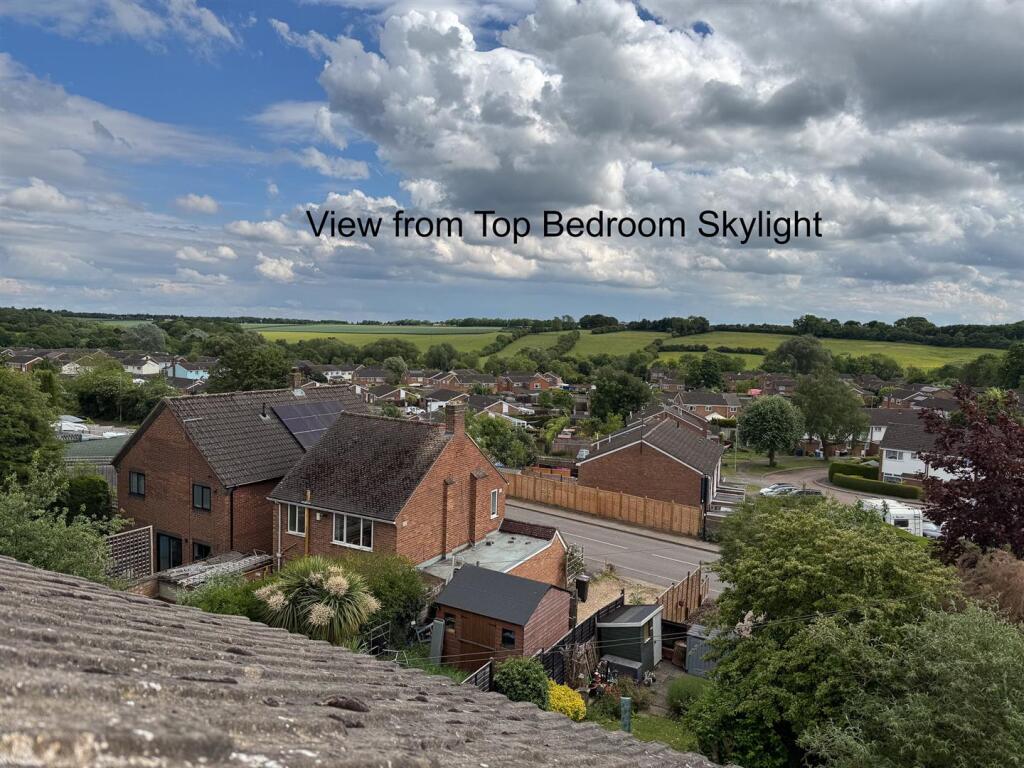 92 Glendon Rd Rothwell-2.jpg